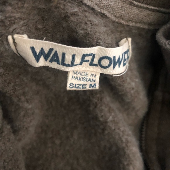 WALLFLOWER Pullover Cropped Sweatshirt - Picture 2 of 4